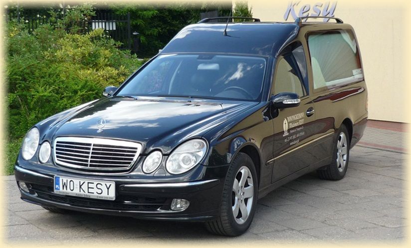 Karawan pogrzebowy- limuzyna